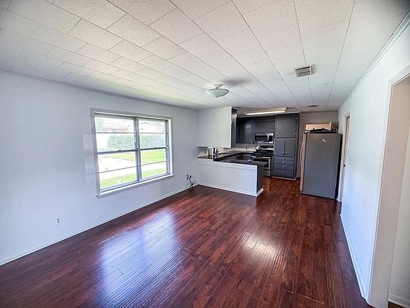 3rd image of 804 Morse Rd