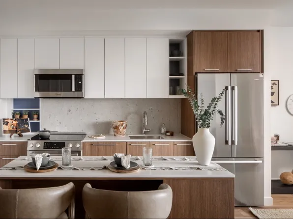 Stratos at Bridge District