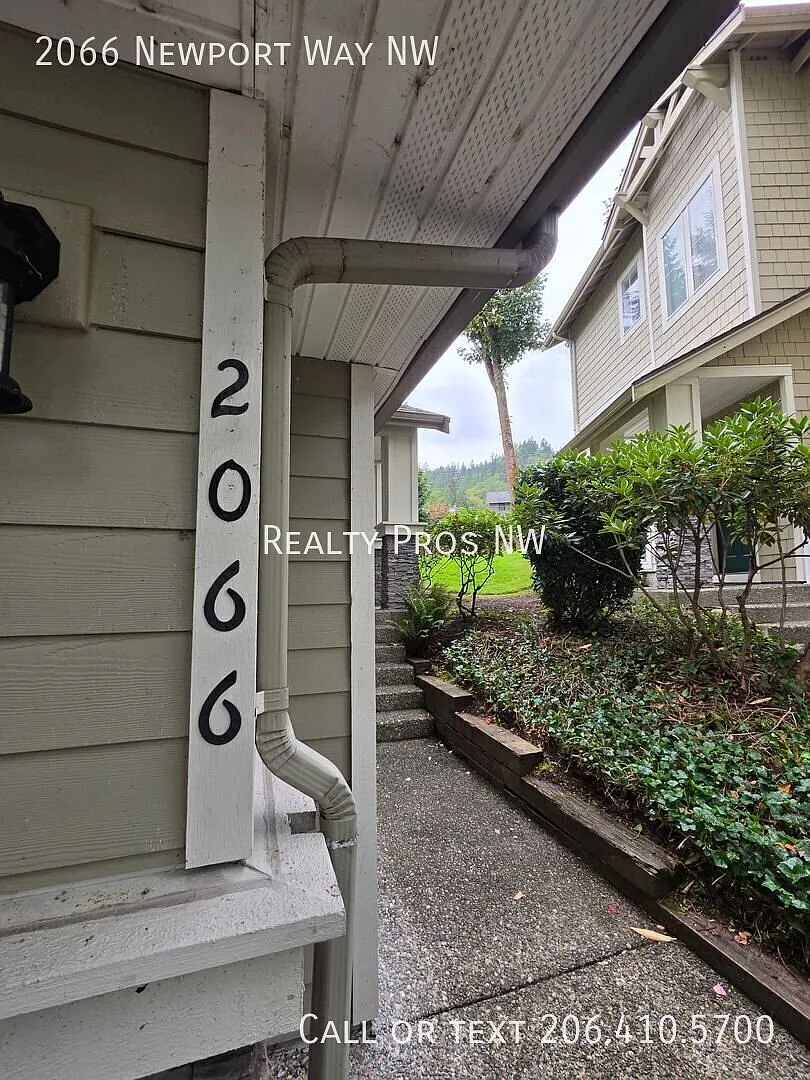 Spacious 3-Bedroom Issaquah Townhome with Bonus Room and Two-Car Garage — Photo 2