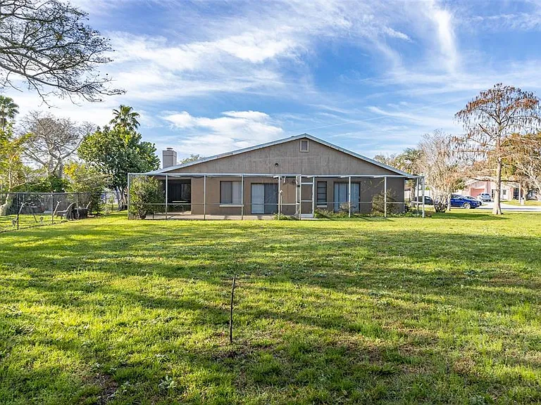 712 E Flag Way — Photo 32