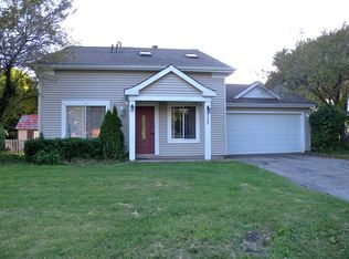 3289 Waterford Way, Island Lake, IL 60042
