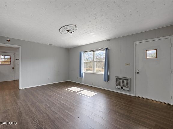 4th image of 2086 Hickory Valley Rd