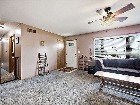4th image of 607 1st Ave