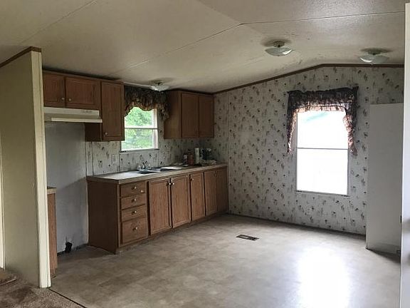 3rd image of 400 McConkey St