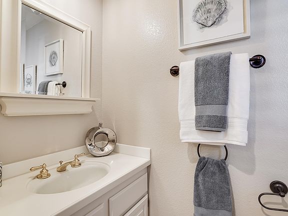 4th image of 1555 Cherry St APT 1