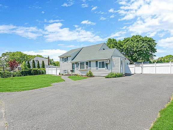 2nd image of 4 Robinhood Dr