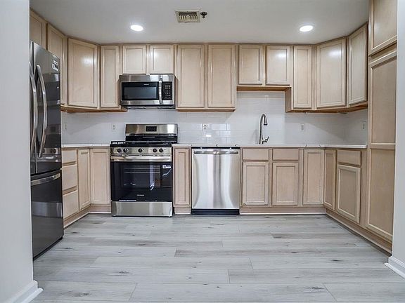 2nd image of 217-219 Clinton St APT 6