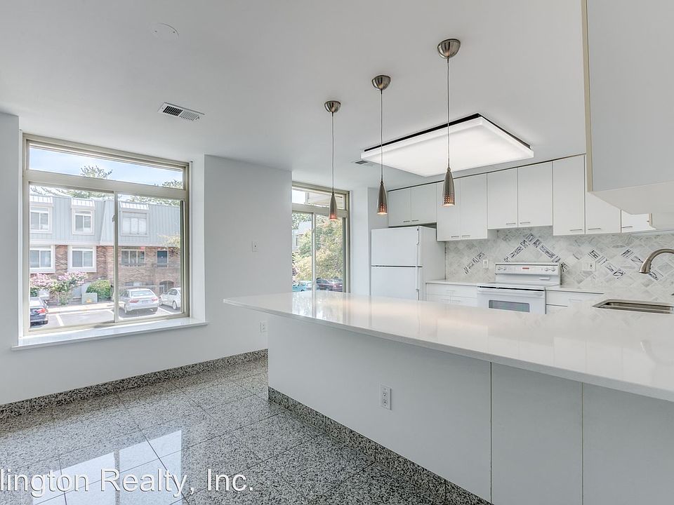 1st image of 1635 S Hayes St APT B