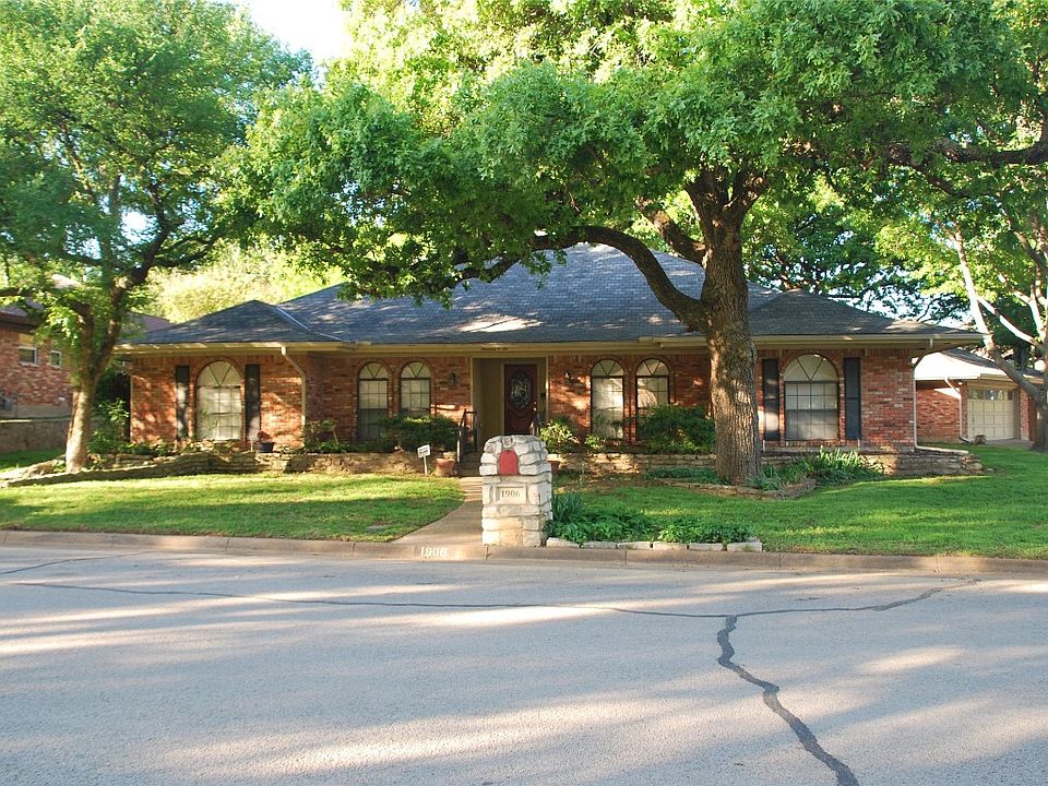 1st image of 1906 Waterwood Dr