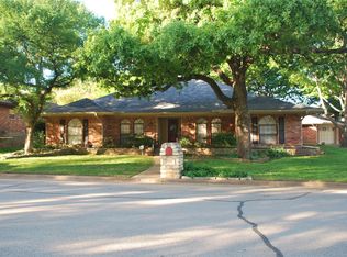 1906 Waterwood Dr, Arlington, TX 76012