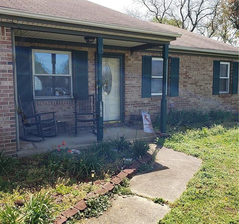 1st image of 1204 Neal Ct