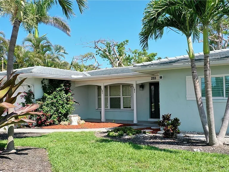 253 Bayshore Dr — Photo 2