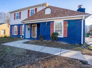 7131 April Ridge Ln, Charlotte, NC 28215