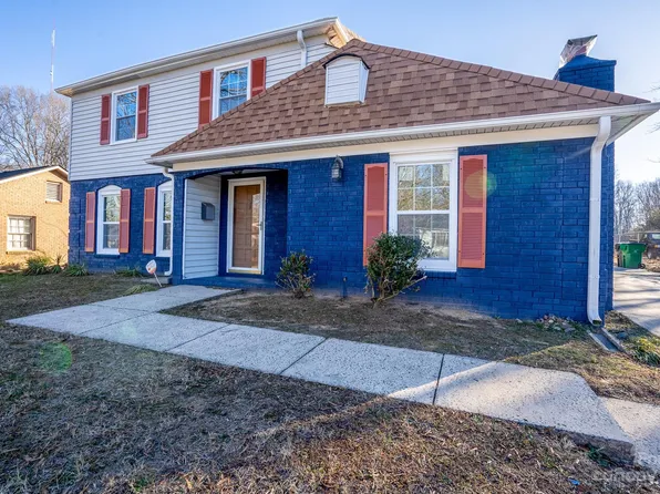 7131 April Ridge Ln, Charlotte, NC 28215