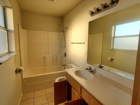 4th image of 3801 Littlerock Dr #B
