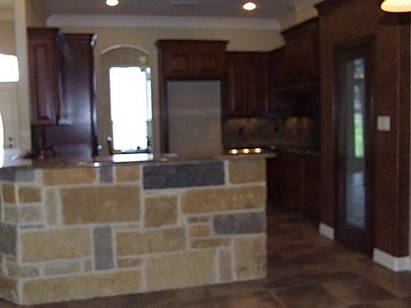 3rd image of 6703 Forest Oaks Ct
