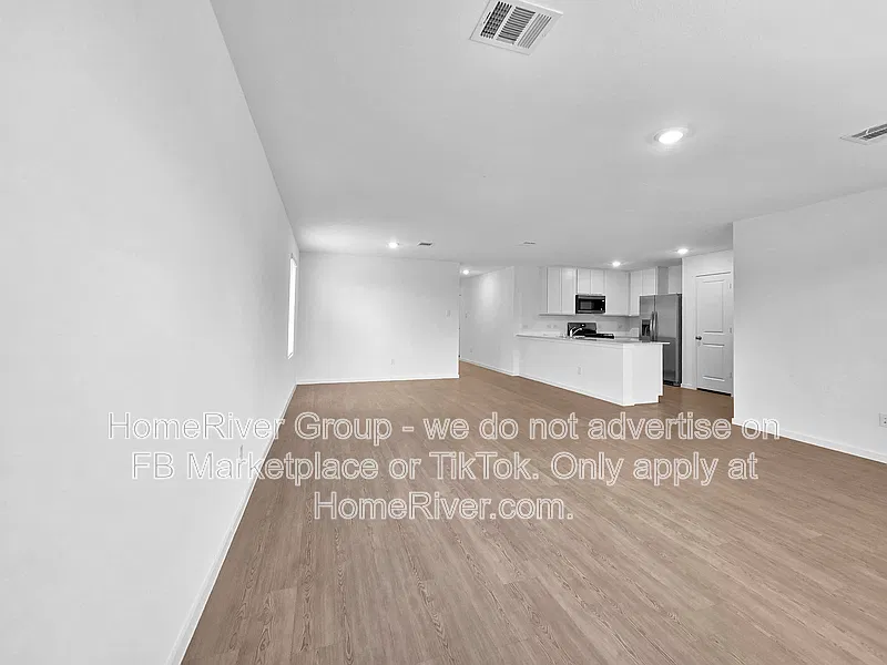 4 bed, 2.0 bath, 1720 sqft, $2,175 — Photo 3