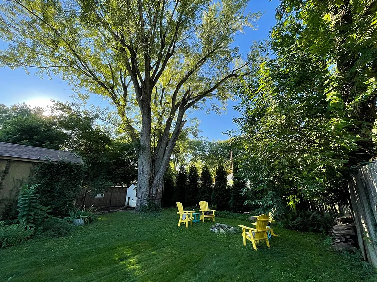 327 W Davis St — Photo 39