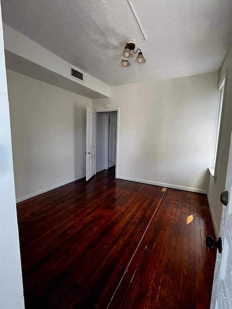 139 E Philadelphia Street — Photo 3