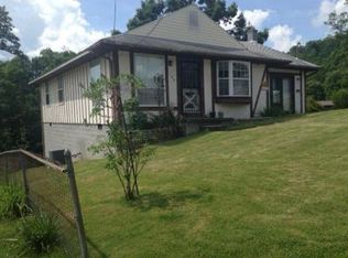 155 Deck St, Mount Hope, WV 25880