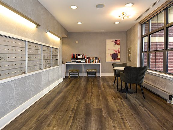 4th image of 1111 Oronoco St Unit 435