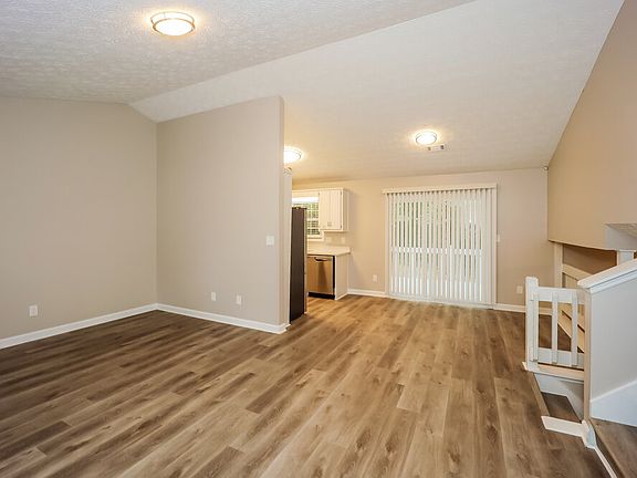 4th image of 233 Northbridge Dr