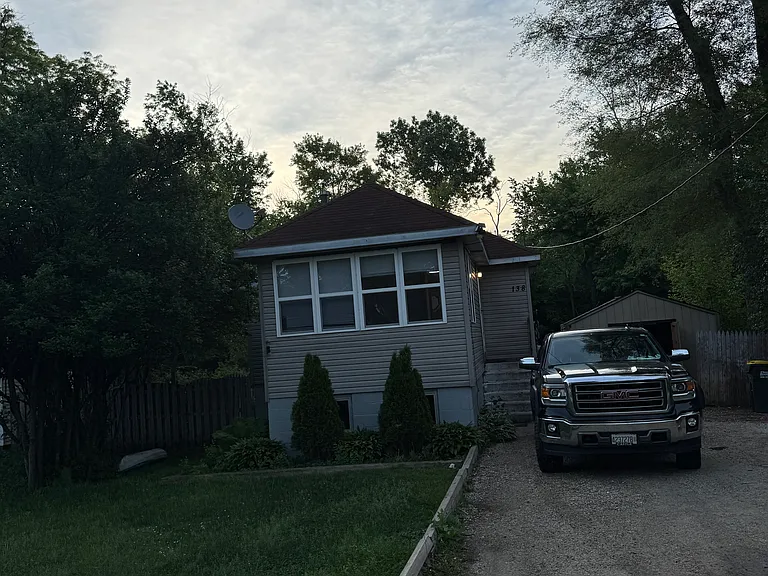 138 S Sheridan Rd — Photo 1