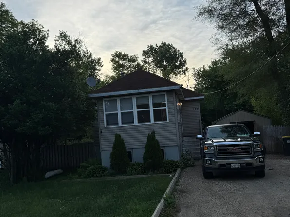 138 S Sheridan Rd, Lakemoor, IL 60051