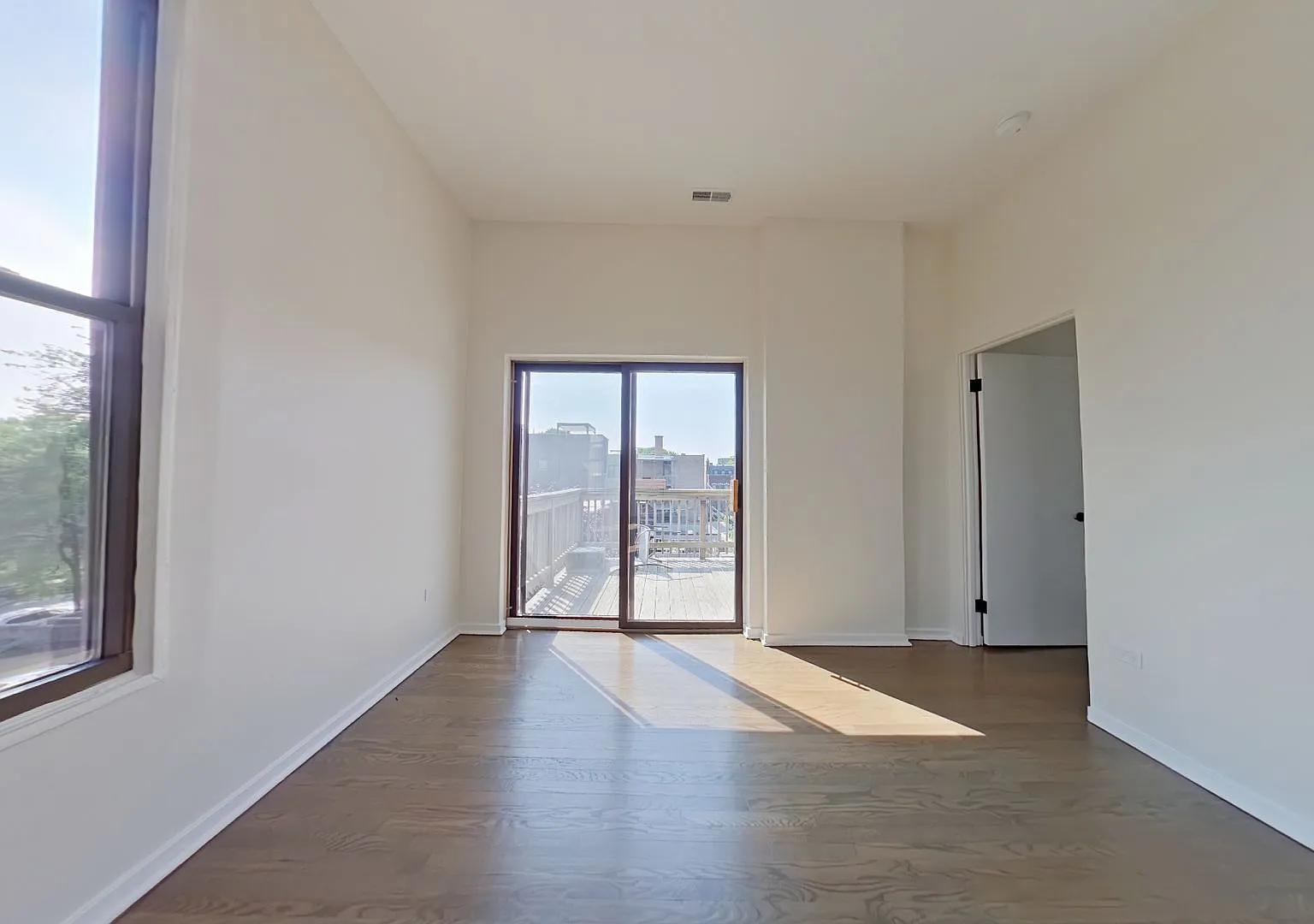2612 Halsted — Photo 3