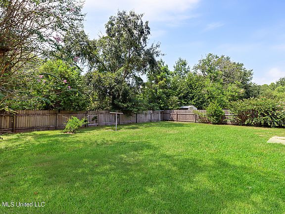 4th image of 602 Temple Dr