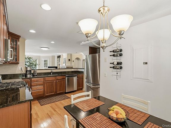 4th image of 111 Highridge Court
