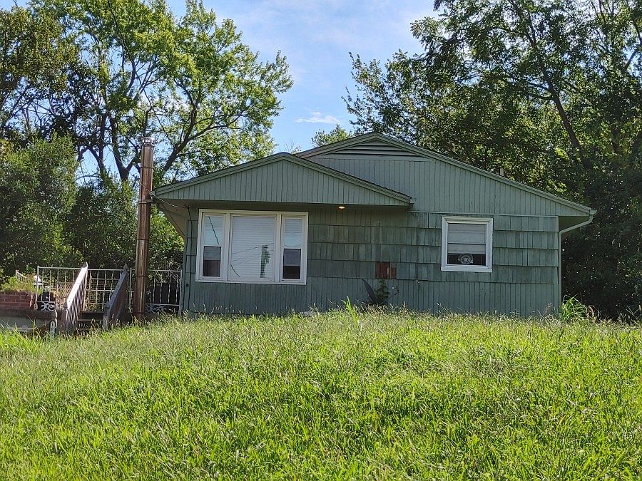1st image of 1833 S 49th St