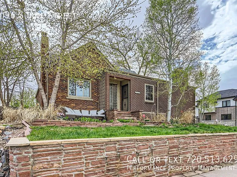 1096 S Vine St — Photo 3