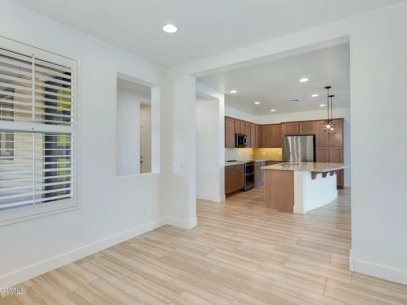 2 bed, 1722 sqft, $2,300 — Photo 4