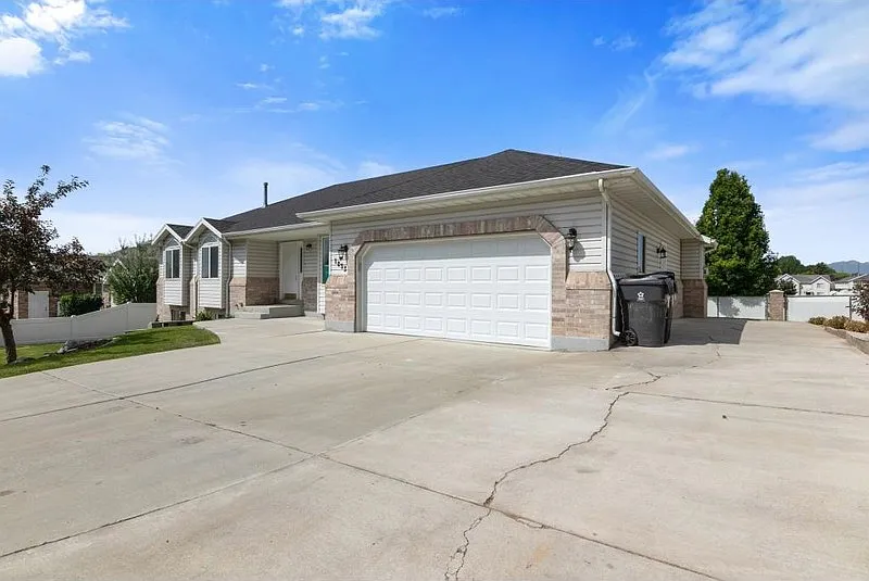 Beautiful remodeled basement in quiet neighborhood — Photo 4