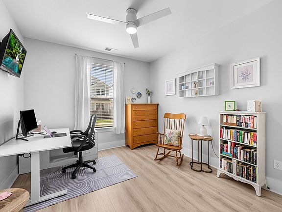 3rd image of 425 Galleron Ct