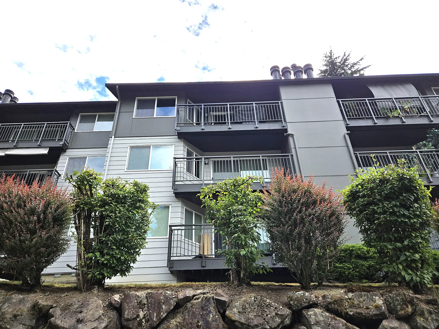 2 bed, 880 sqft, $2,450 — Photo 2