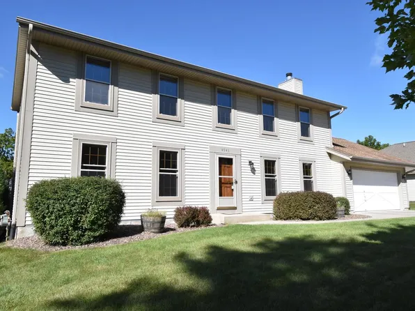 4945 South Woodlawn PLACE, Greenfield, WI 53228