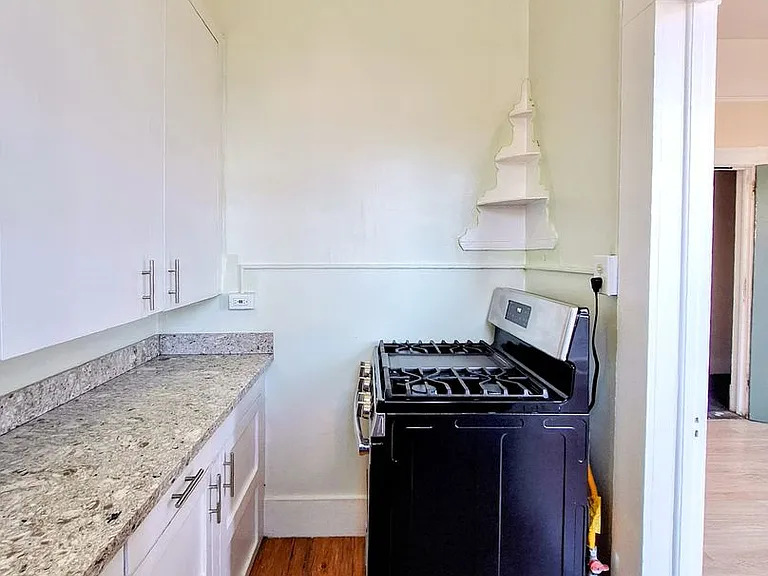 30 S 8th St #7 — Photo 9
