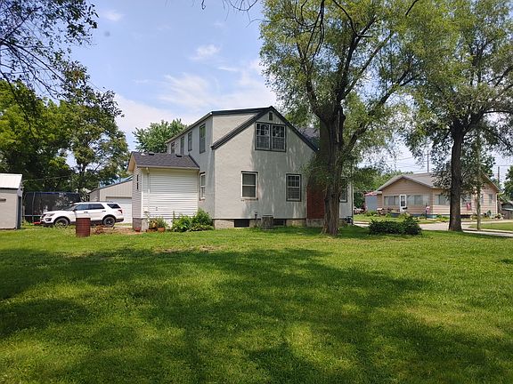 4th image of 912 Woodward St