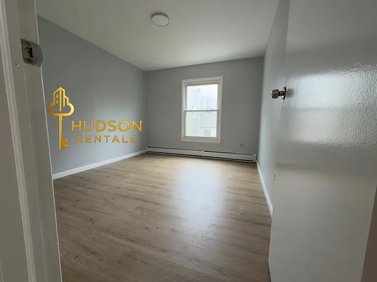 531 Ocean Ave #B — Photo 4