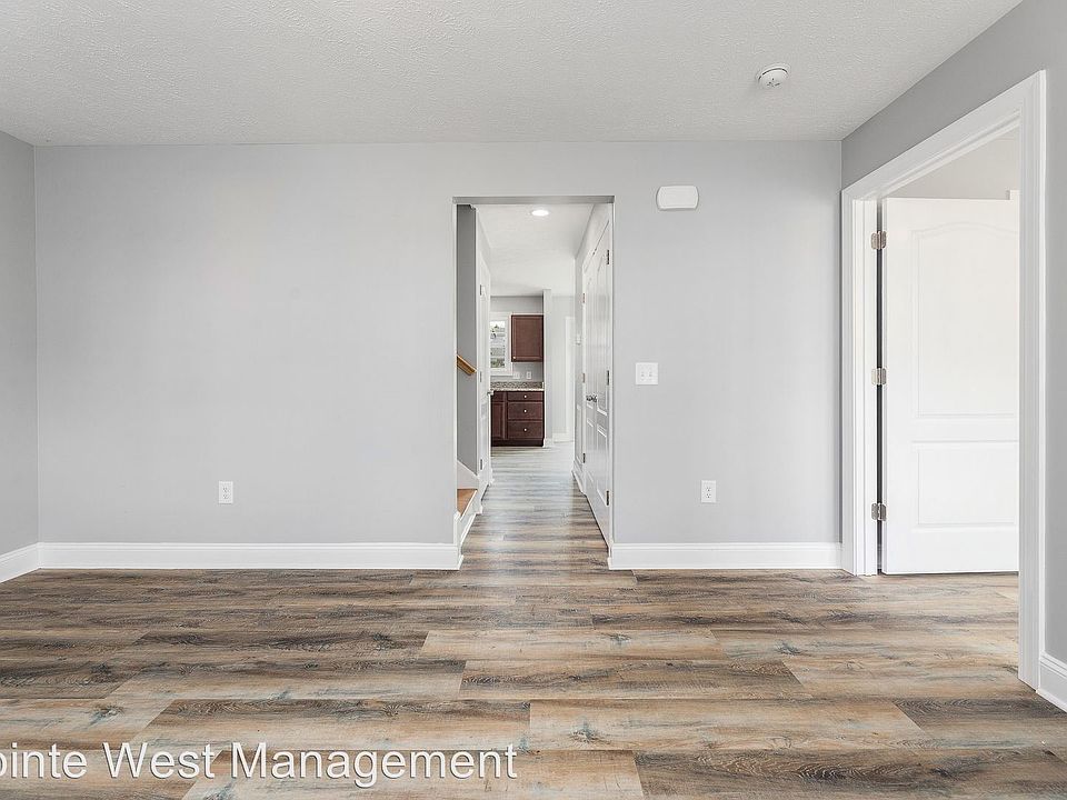 1st image of 455 Pin Oak Dr