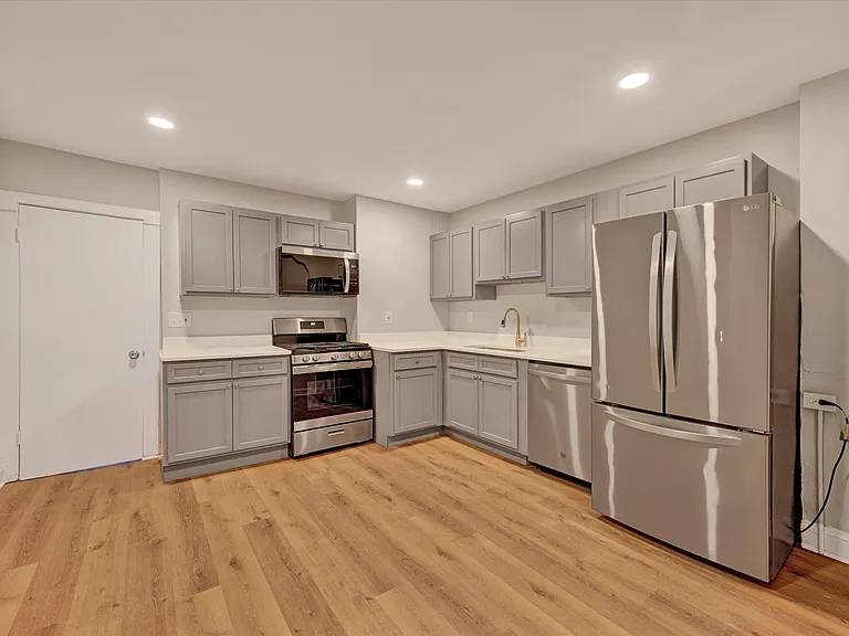 2432 E Fayette St — Photo 7