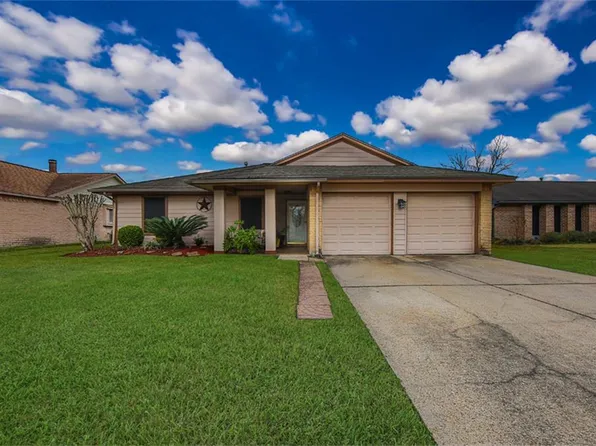 713 Willow Creek Dr, La Porte, TX 77571