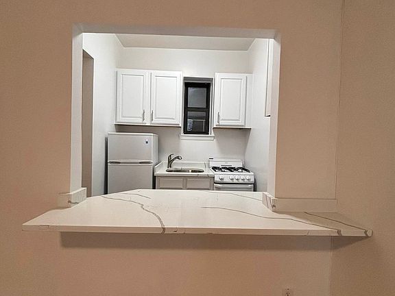 4th image of 405 E 82nd St APT 4K