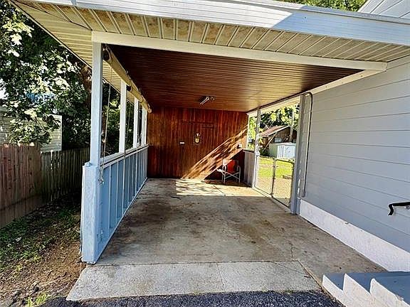 3rd image of 4209 Oak Ln