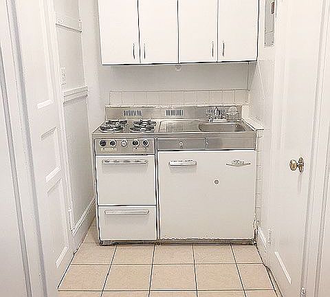 3rd image of 126 E 39th St APT 1B
