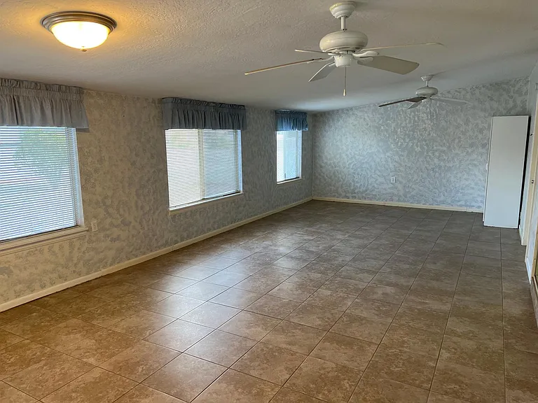 10946 W Canterbury Dr — Photo 23