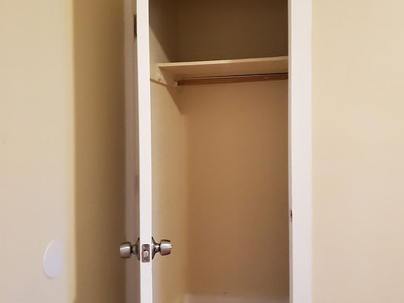 4th image of 564 Howard Ave