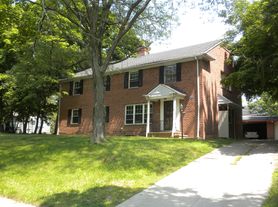 18309 Newell Rd, Beachwood, OH